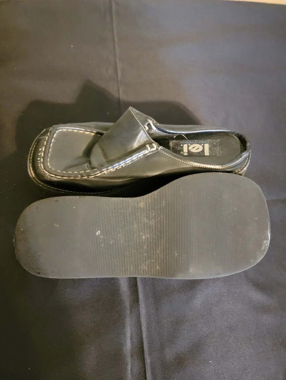 lei Black Leather Platform Mules with Contrast Stitching - Picture 3 of 7
